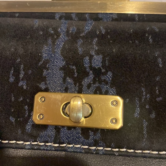 Cute little vintage Nine West date night bag with built in mirror ID card holder - Picture 3 of 9